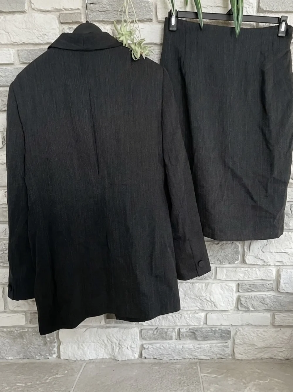 Dana Buchman Dk Gray 2Piece Women's Skirt Suit - Blazer SZ 14 & Skirt SZ 12*flaw